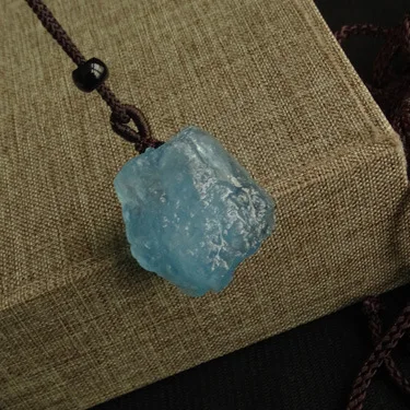 

Natural sea blue pendant Beryl stone original stone necklace ice blue transparent