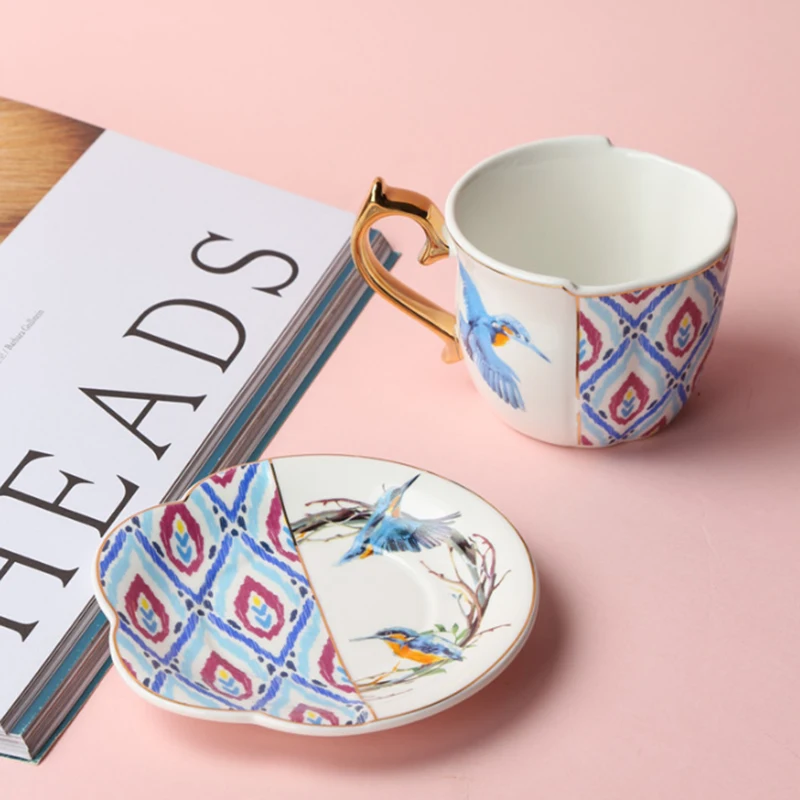 Роскошная кофейная чашка и блюдце в британском стиле с золотой ручкой