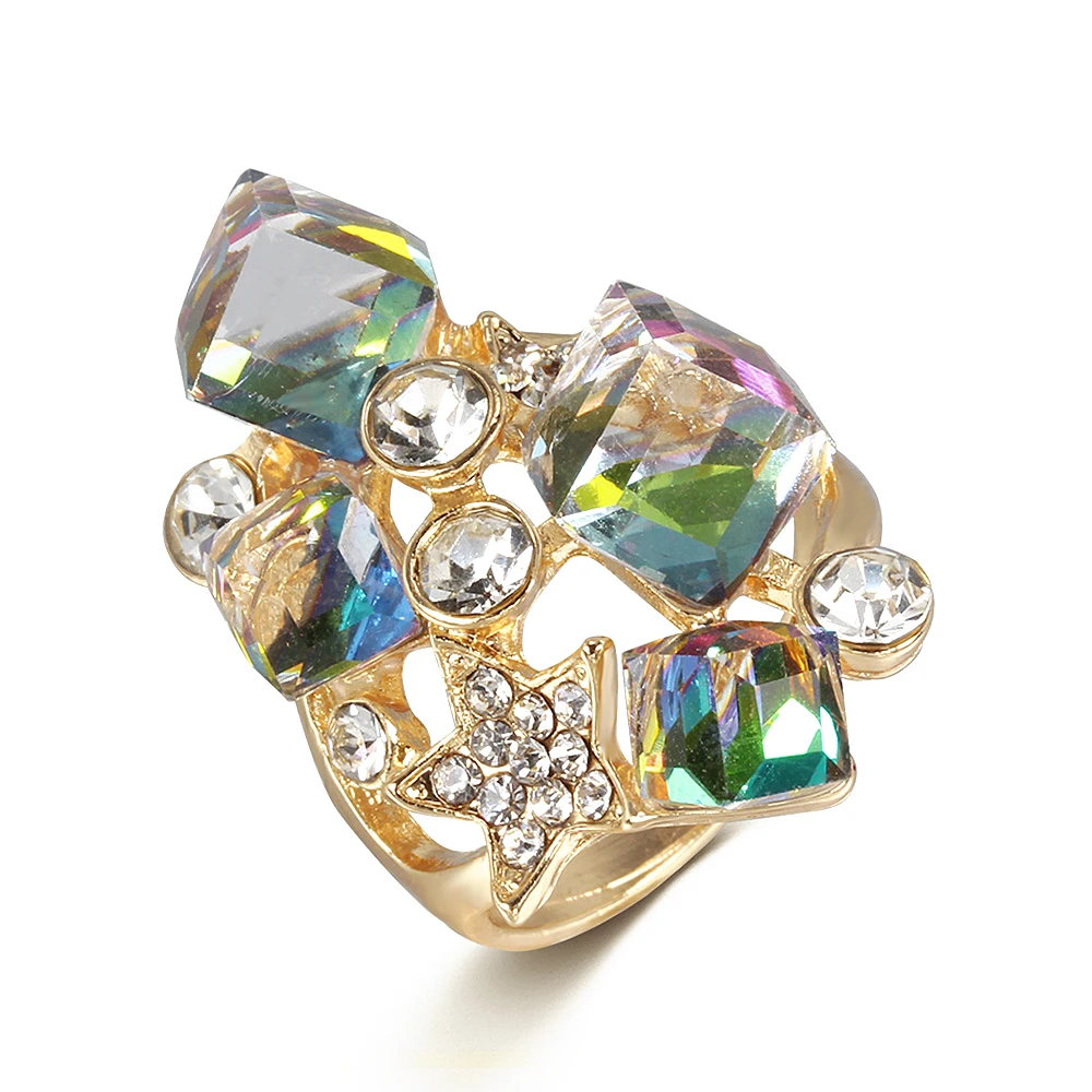 Гламурное обручальное кольцо подарит девушке подарок модное красочное с