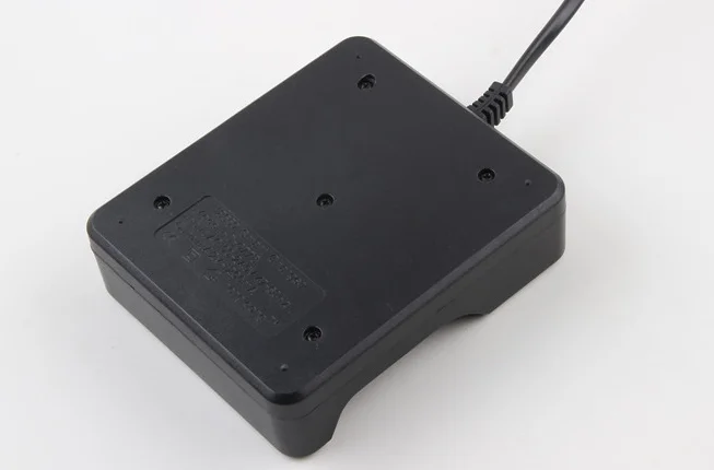 Интеллектуальное зарядное устройство с 4 слотами для американских и европейских