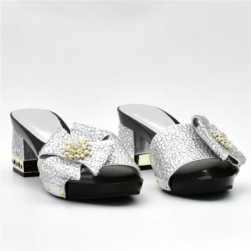 Новейшая модель Женская свадебная обувь в африканском стиле Высококачественная