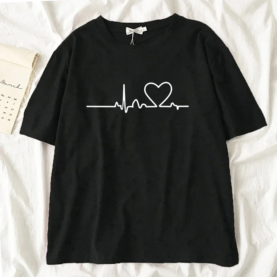 Фото Женская черная футболка в стиле Харадзюку 90-х с рисунком сердцебиения Корейском