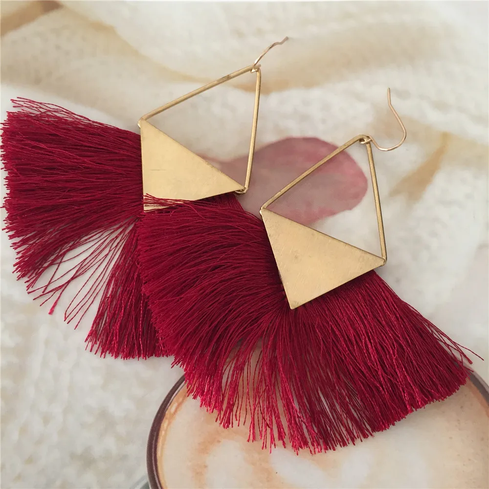 Золотой цвет богемы покрытие зажима треугольника бордового цвета с кисточками