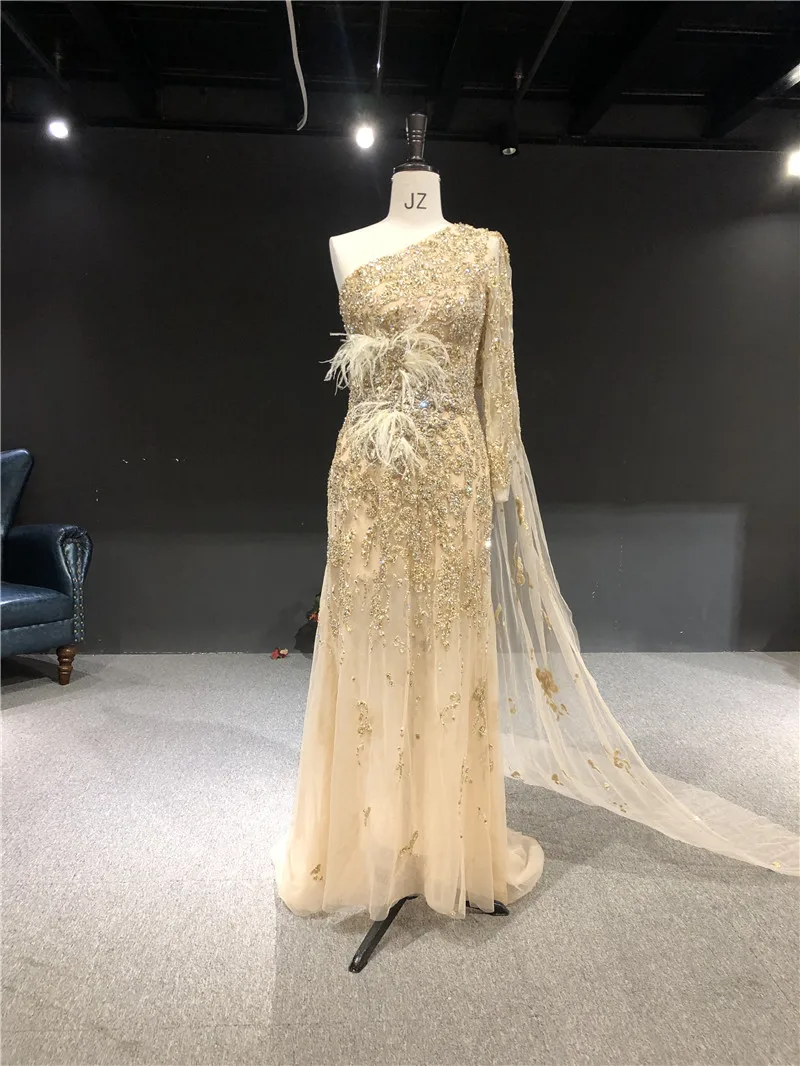 

2021 реальные изображения золотого цвета Роскошные плотные бусины перья на одно плечо длина в пол вечернее платье для вечеринки выпускного в...