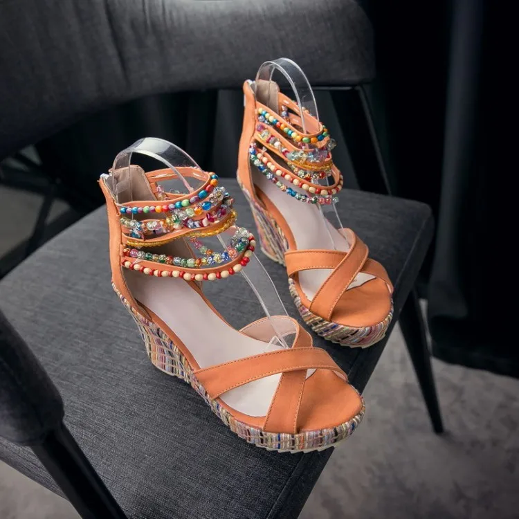 Сандалии женские на танкетке босоножки с цветными бусинами открытым носом и