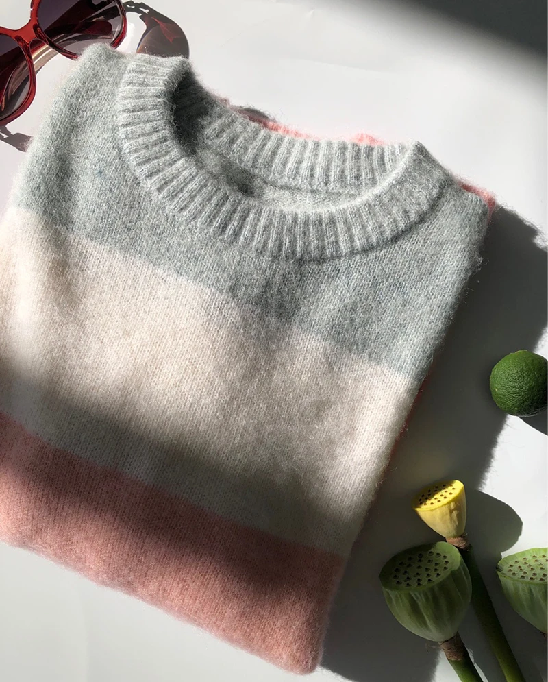 Женский свитер в радужную полоску с круглым вырезом CAMIA Studio | Женская одежда