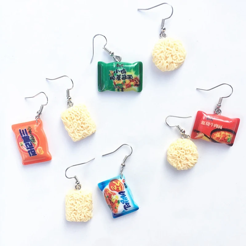 Креативные серьги ручной работы имитирующие лапшу быстрого приготовления