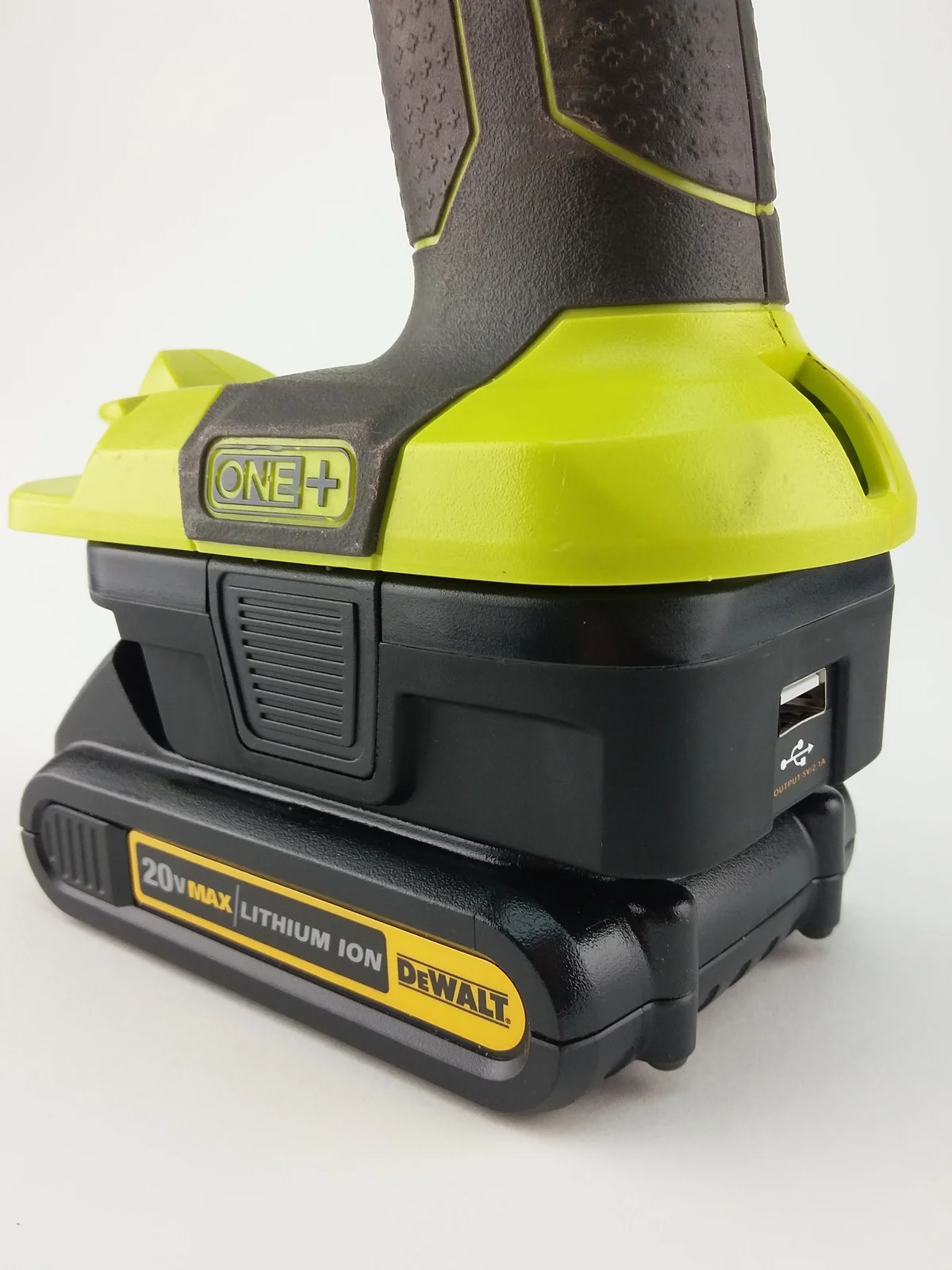 Ryobi адаптер. Адаптер ryobi dewalt. держатель для риоби 5132004299. портативный инвертор ryobi. dcb184 dewalt c[tvf.