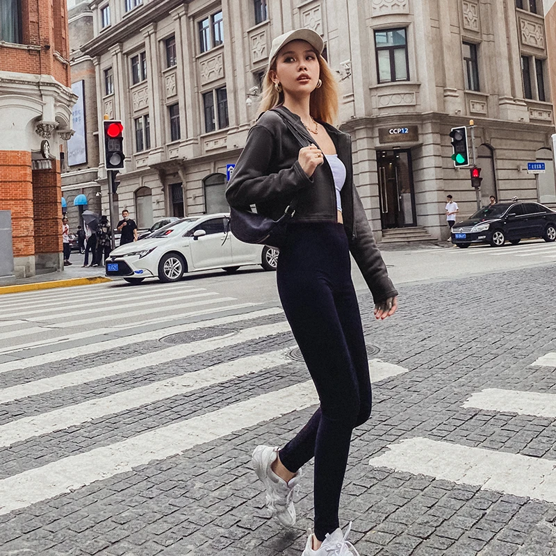 Женская укороченная толстовка с капюшоном на молнии | одежда