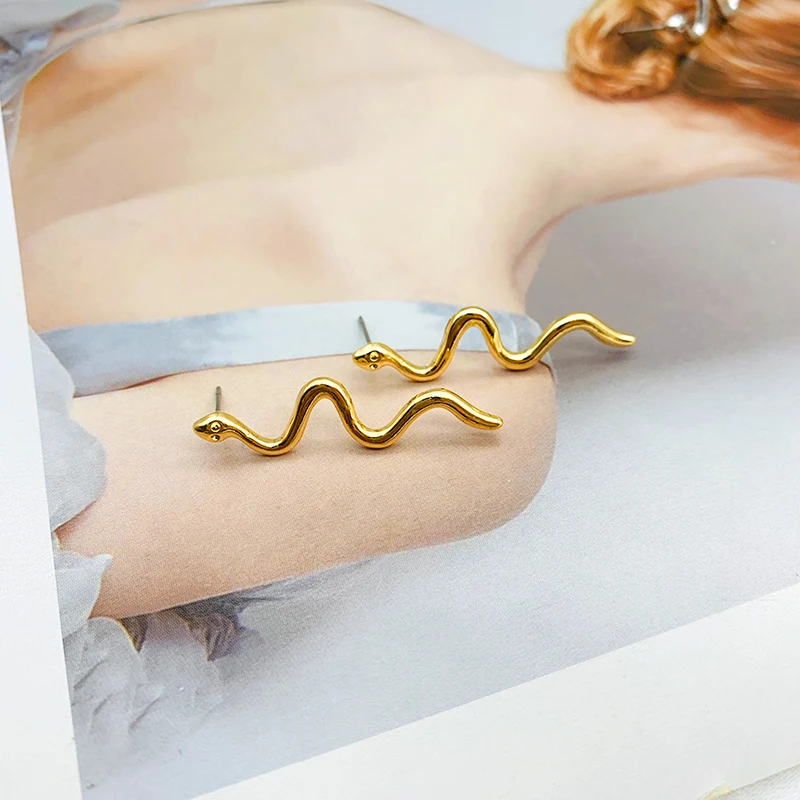 Серьги-гвоздики JOUVAL в виде змеи женские винтажные золотистые серьги-гвоздики