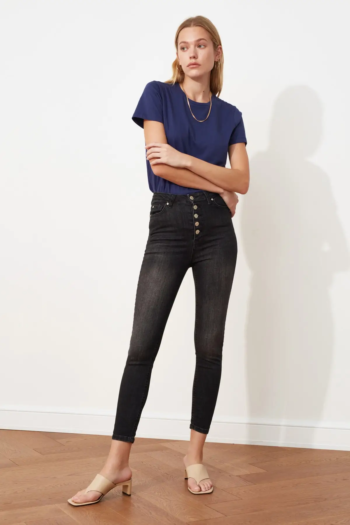 Trendyol темно синие узкие джинсы на пуговицах спереди с высокой талией TWOAW20JE0051| |