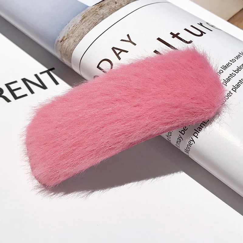 

Ins Celebrity New Hot Winter Plush Hairpins Solid Color Faux Fur Hair Clips Girls Barrettes Fashion Kids Soft Hair Accessories