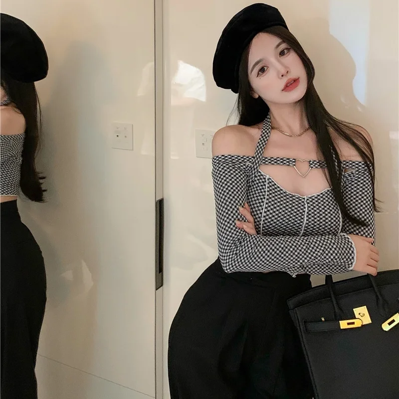 Женский укороченный топ с вырезом лодочкой длинным рукавом и клетчатым принтом |