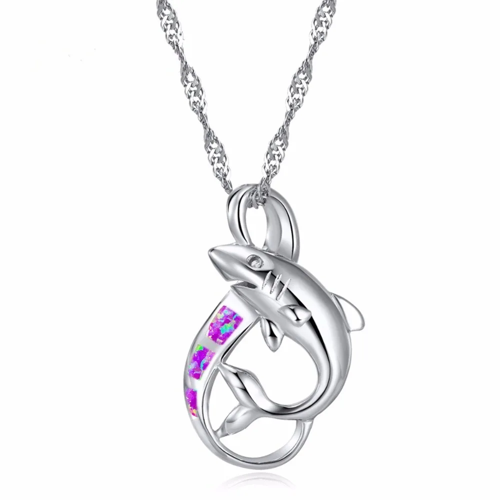 Женское ожерелье с подвеской Акула серебряного цвета голубым огненным опалом |