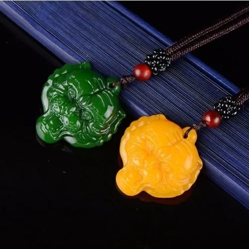 Ожерелье с кулоном в виде головы тигра из натурального зеленого и желтого