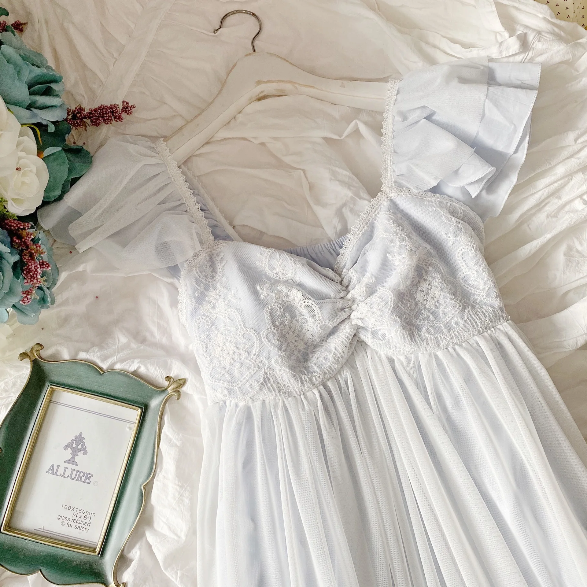 

Delicate Summer Sleeveless White Lace Cotton Women's Nightgowns Vintage Princess Female Loose Long Sleepwear Sexy Night Dress