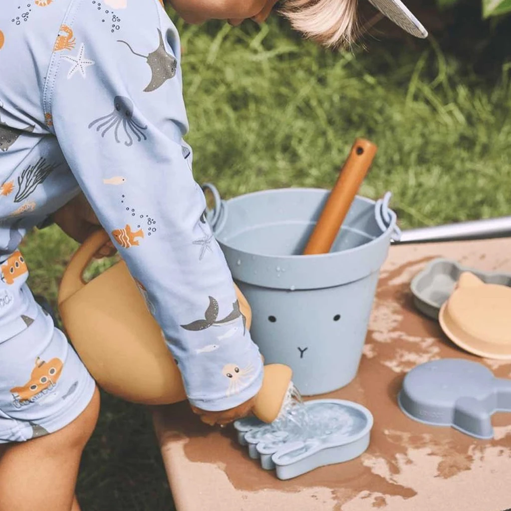 

Silicone Beach Toys Baby Summer Digging Sand and Water Play Set with Shovel Water Game Play Outdoor Toy Sandbox Set for Boys Gir