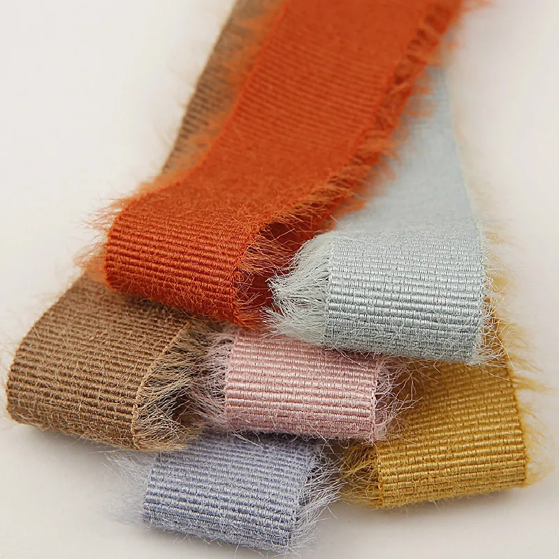 Корсажная лента с потертостями необработанные края объемный рулон 25 мм 38