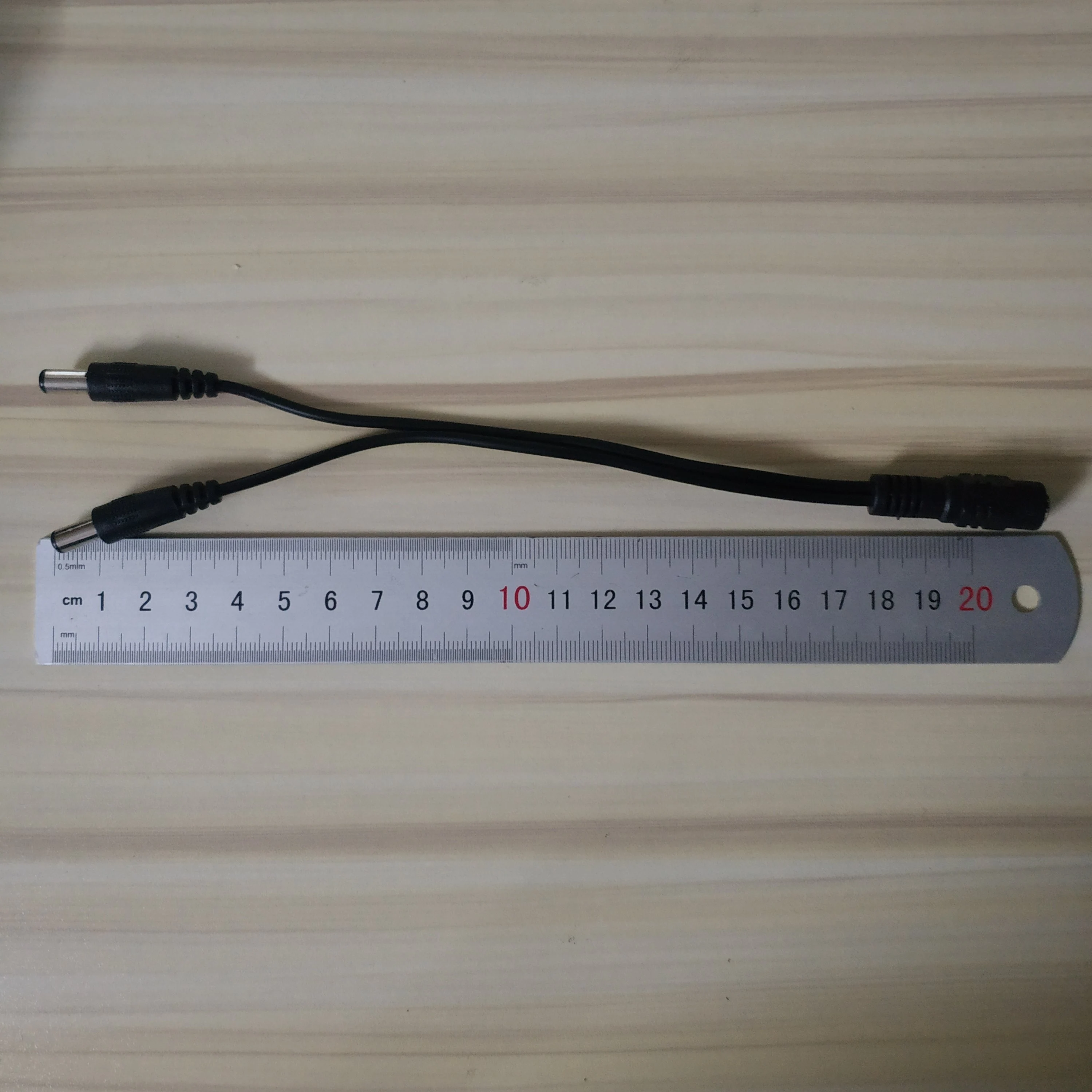 

1 Female to 2 Male Power Split Splitter Cable 2.1*5.5mm for CCTV Camera Security DVR Accessories LED Light Strip