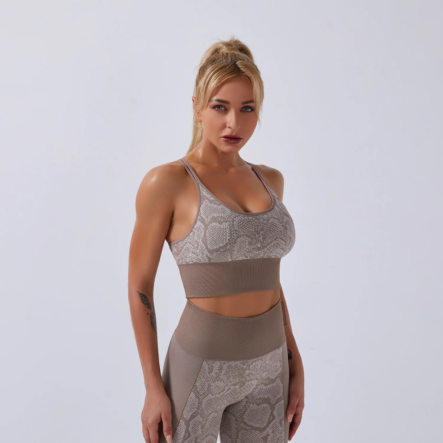 

Women Seamless Yoga Set Gym Clothing Snake Pattern Yoga Suit 2 Piece Set Shaping High Waist Running Leggings Workout Padded Bra