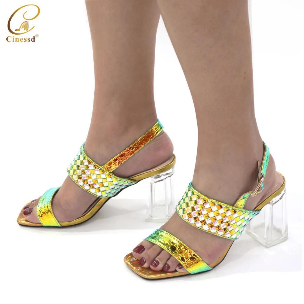 Новейшие женские шлепанцы Летняя мягкая обувь Модная женская Шлепанцы на