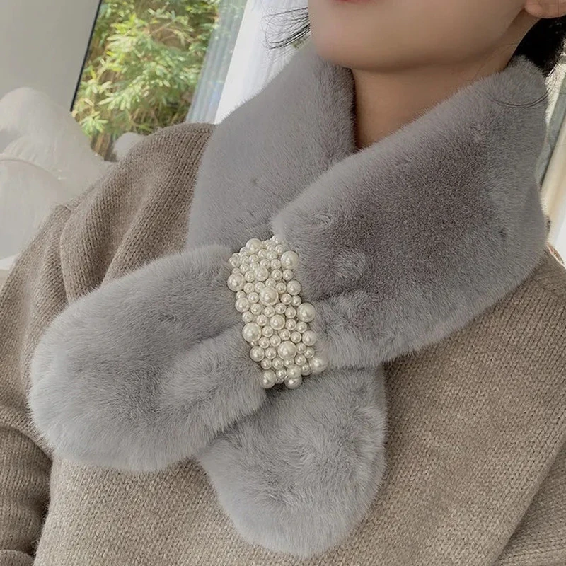 Женский шарф из искусственного кроличьего меха зимний плотный с пряжкой жемчуга