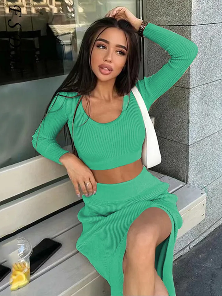 Женский трикотажный свитер с длинным рукавом и юбка миди |