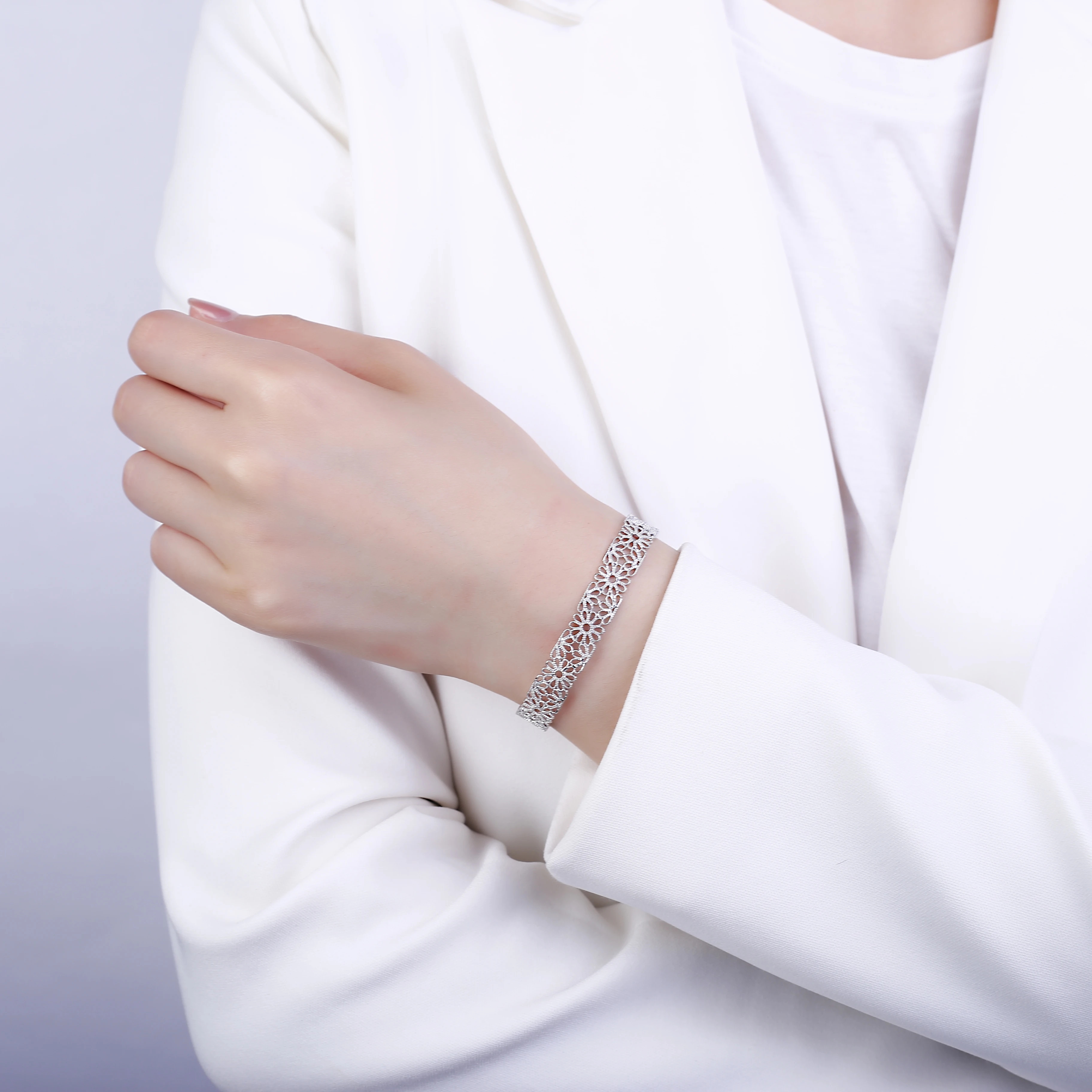 Роскошный золотистый кружевной Браслет манжета с цветочным узором для женщин