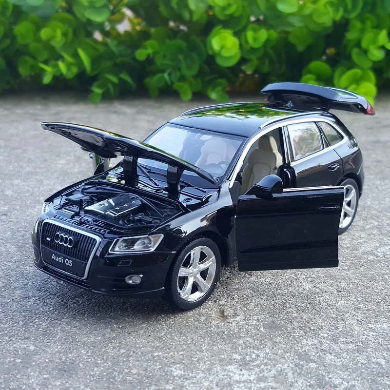 Модель автомобиля AUDI Q5 SUV 1:32 из сплава Литые и игрушечные автомобили