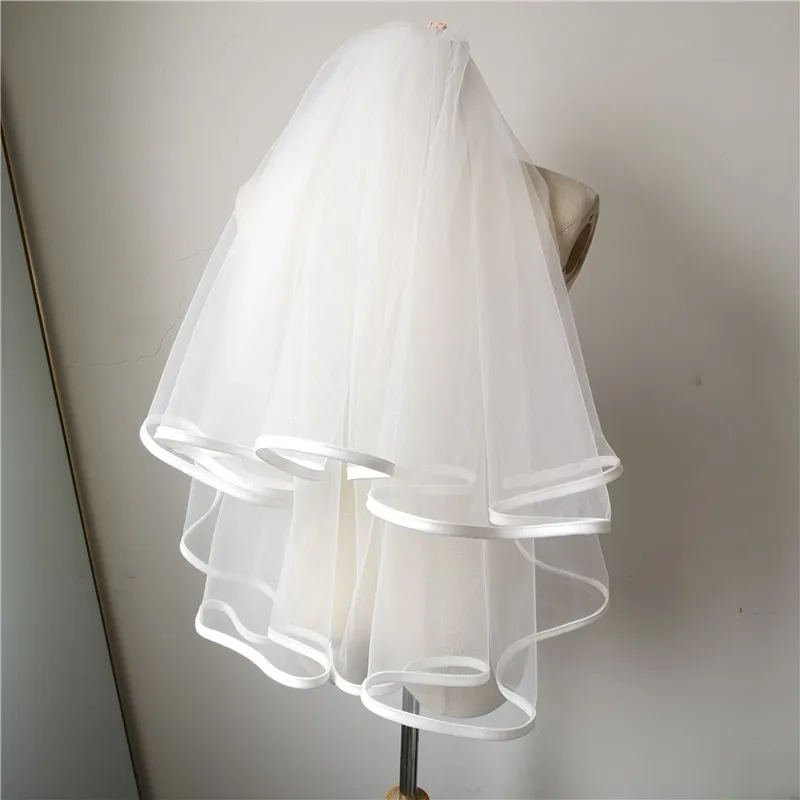 Женская свадебная фата короткая двухслойная лента с краем и расческой 75*100 см |