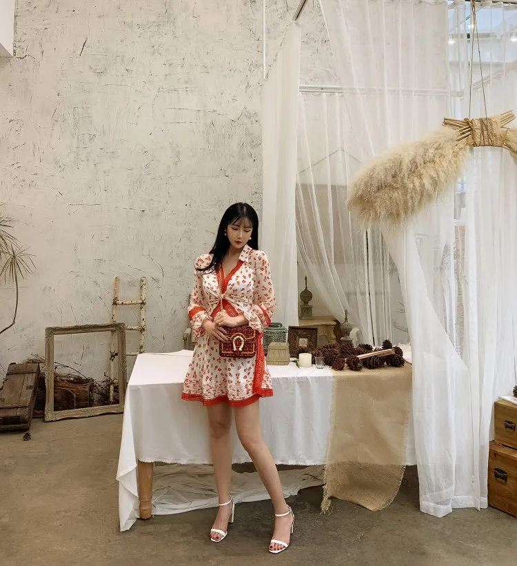 

2021 Spring New Dress Lace Chiffon Patchwork Sexy V-neck Mini Dress High-waist Slimming Long Sleeves French Floral Print Dress