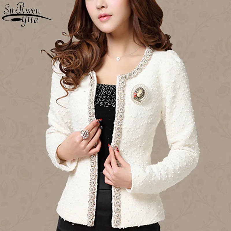 Женская короткая куртка с длинным рукавом черная или белая приталенная большого