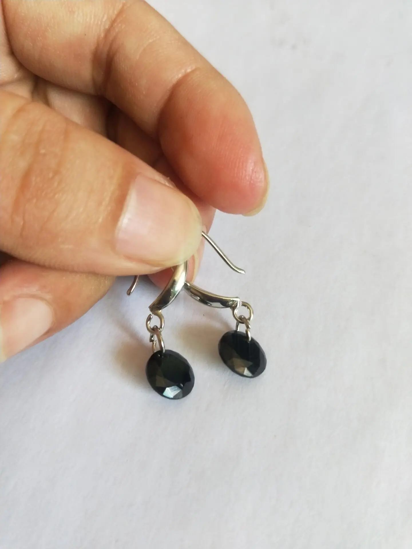 black 0.8CM Новые Серьги Корейская версия моды милые блестящие белые хрустальные многоцветные висячие серьги ювелирные изделия Висячие Серьги - Окраска металла: black 0.8CM
