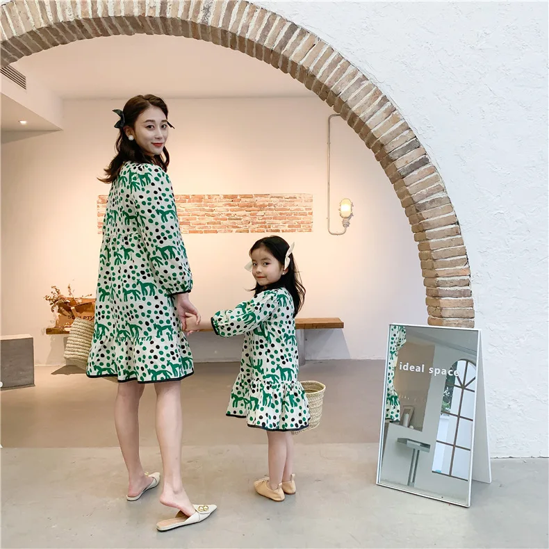

2021 Spring Family Matching Clothes Korean Dots Print Ruffle Long Sleeve Dress for Mother and Daughter Family Look Mommy and Me