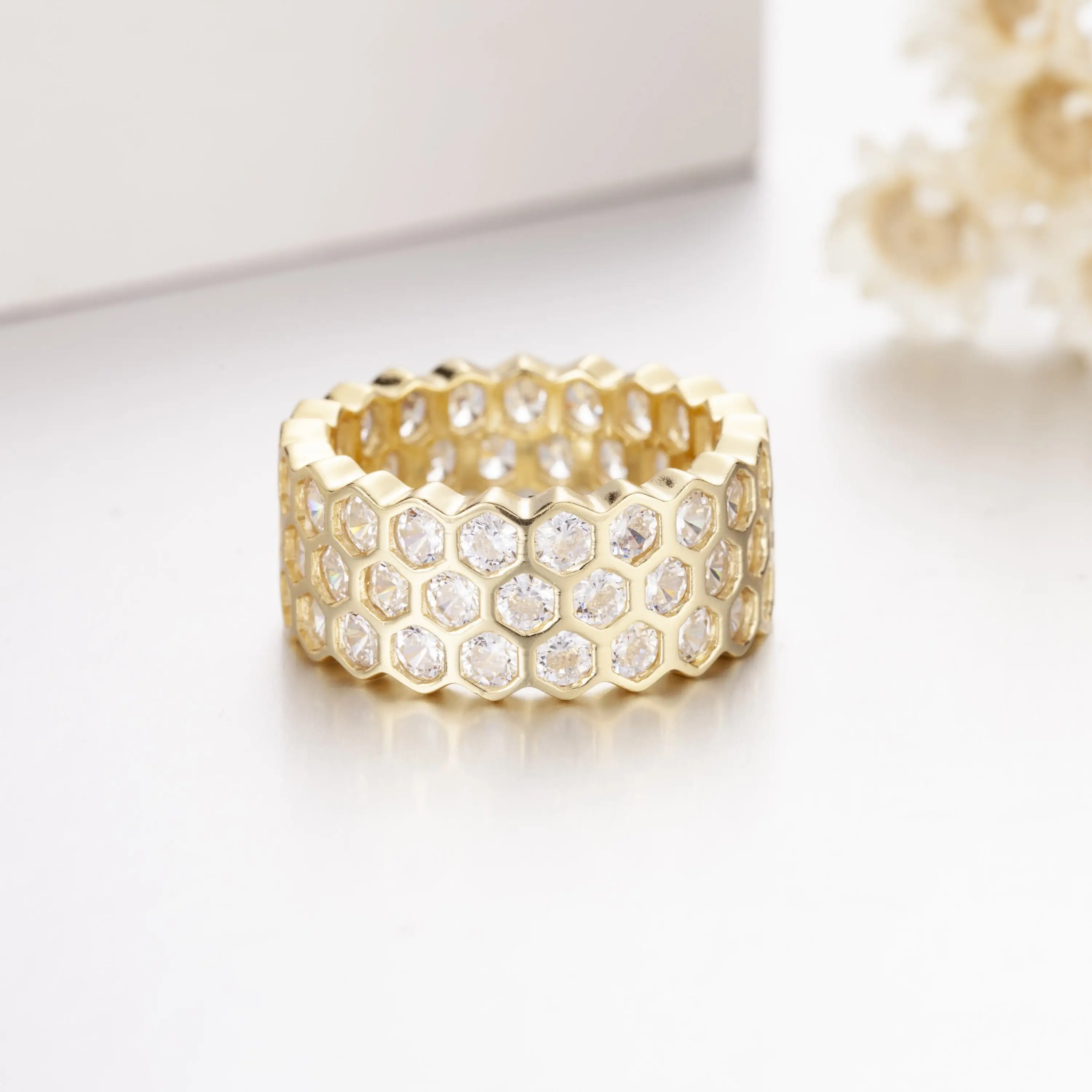 Женское ювелирное изделие из серебра 100% пробы с искусственным