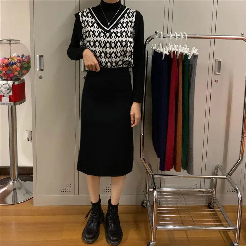

Women's Black Knitted Autumn Winter Long Dress Straight Dress