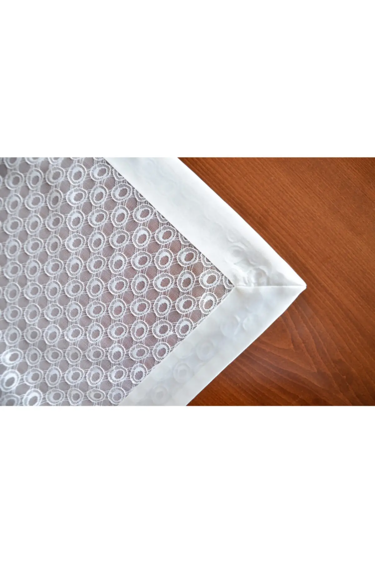 

Special Design Lace Satin Accessorized White Table Cloth Swrl