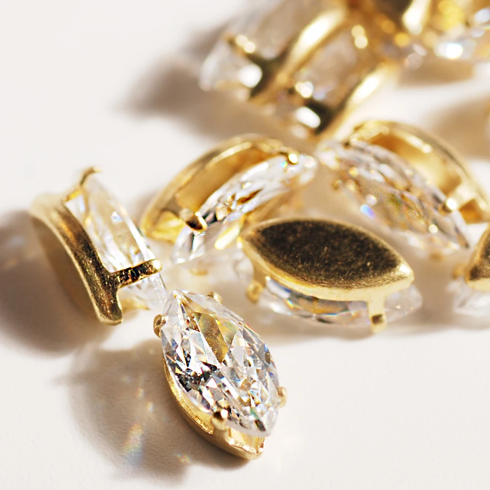 Принадлежности для шитья золотистый серебристый цвет форма конский глаз