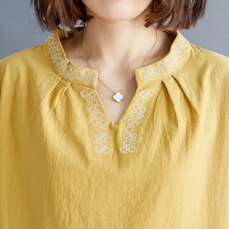

Women Cotton Linen Casual T-shirts New Arrival 2021 Summer Simple Style Vintage Embroidery V-neck Loose Female Tops Tees S3200