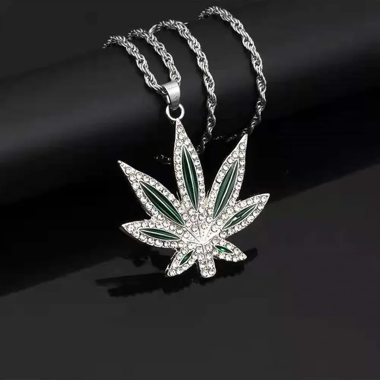 

Fashion Maple Leaf Necklace Titanium Steel Hemp Leaf Pendant Glittery Charm Chain Gift Jewelry Hip Hop Jewelry Accessories
