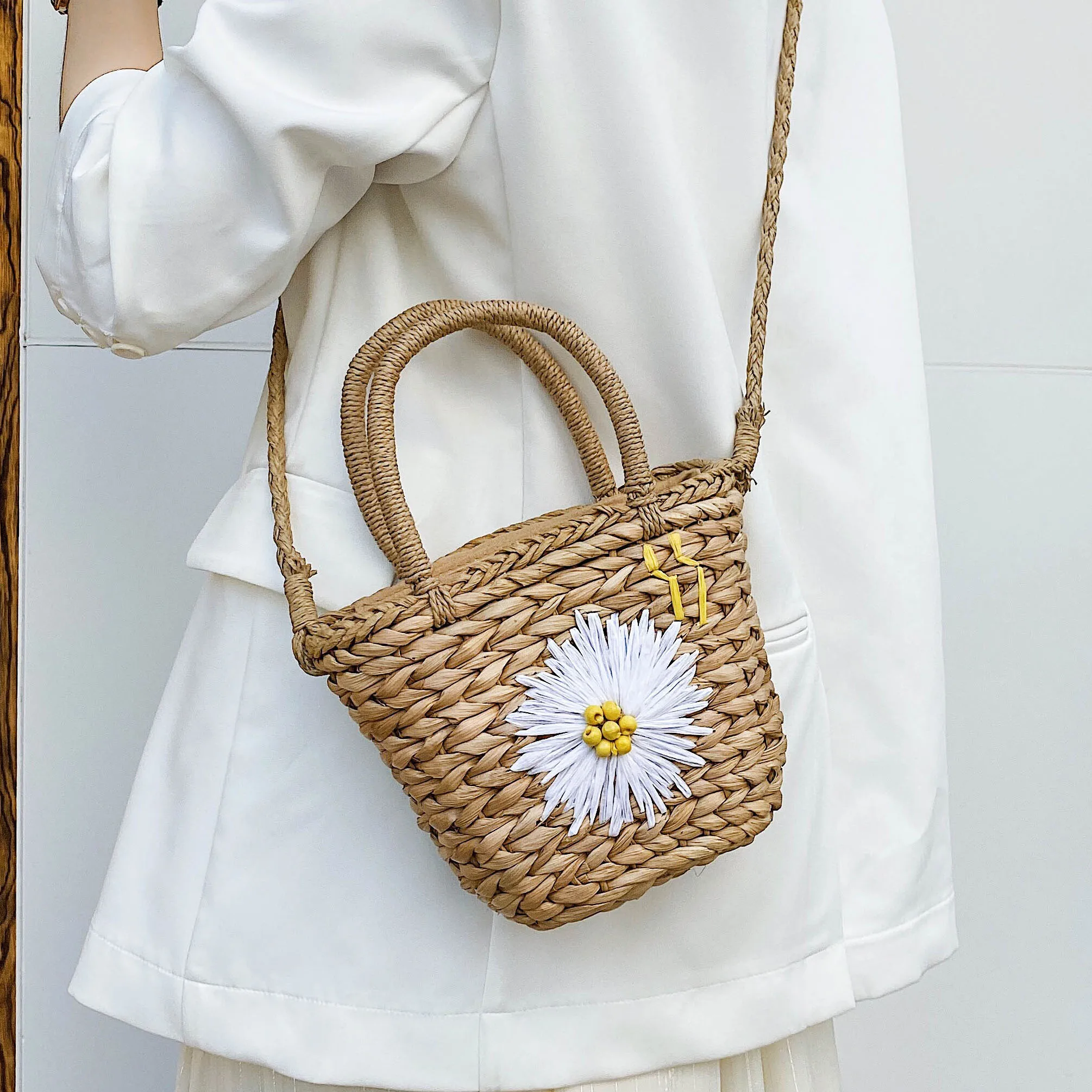 

Small Bucket Bag 2020 Summer Fashion Straw Bag Handmade Flower Pattern Women Shoulder Bag Lightweight Cute Messenger Bag