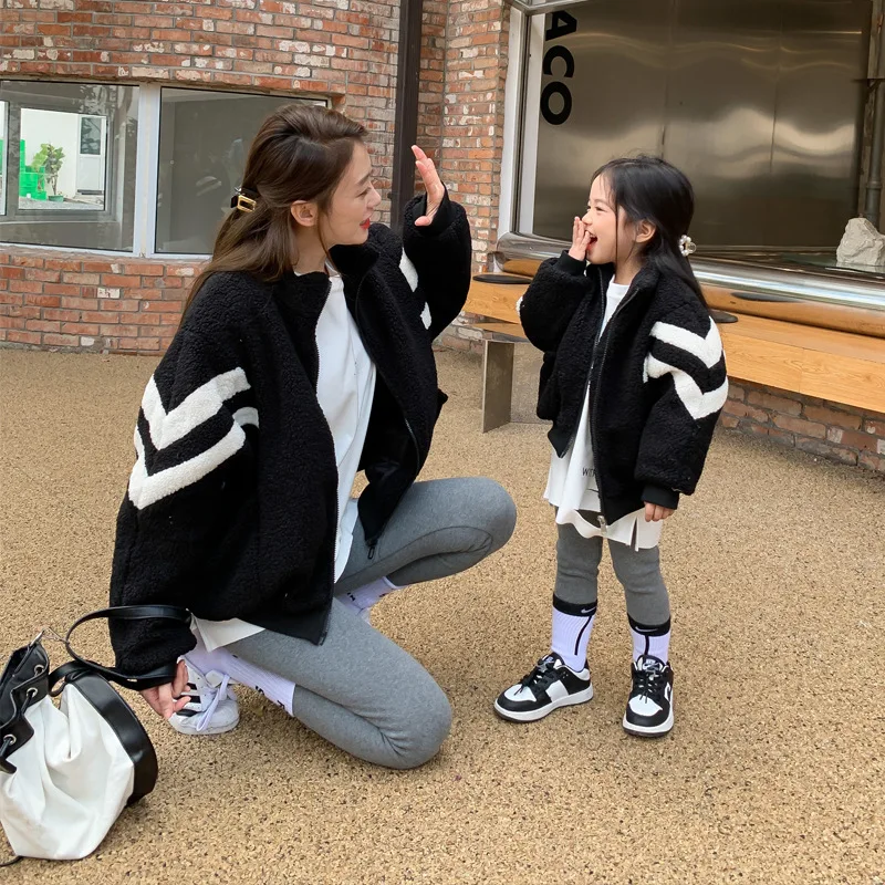 

Зимняя кашемировая куртка с принтом для матери и дочери, в полоску, с длинным рукавом, на молнии, семейная Одинаковая одежда, 2021