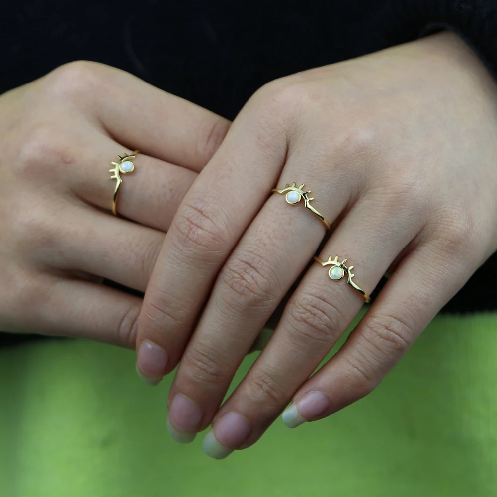 Женское кольцо с белым огненным опалом золотистое медное ювелирное изделие