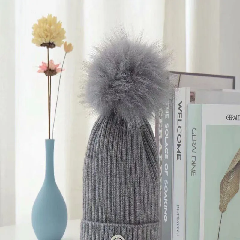 

2020 Fashion Classic Trendy Luxury Design Hat Fur Ball Knitted Knit Winter Hat Thread Knit Warm Women Men Unisex Beanies MC