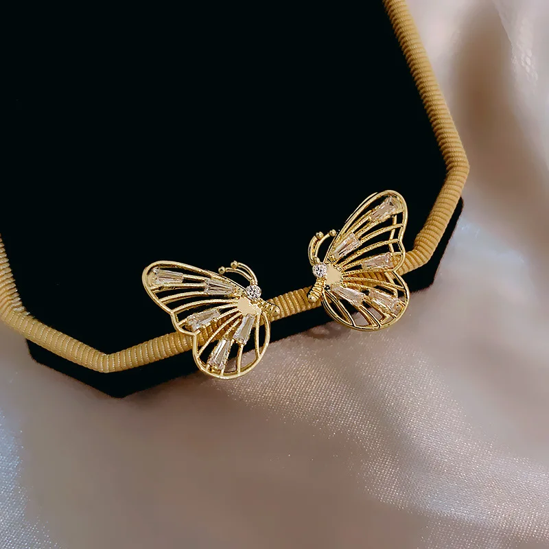 

Three-dimensional hollow butterfly earrings new Korean tide small simple net red earrings