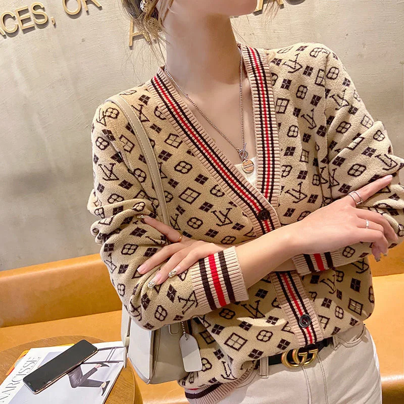 

V-neck knitted cardigan women's coat 2021 new women's wear short fashion sweater coat women's wear
