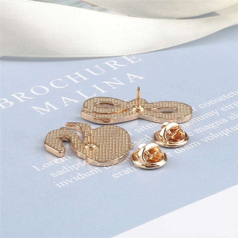 Animal Snakes Enamel Pins Black and White Brooches Bag Shirt Badges Lapel Pin Metal Icon Fashion Jewelry Gift for Friends Couple | Украшения