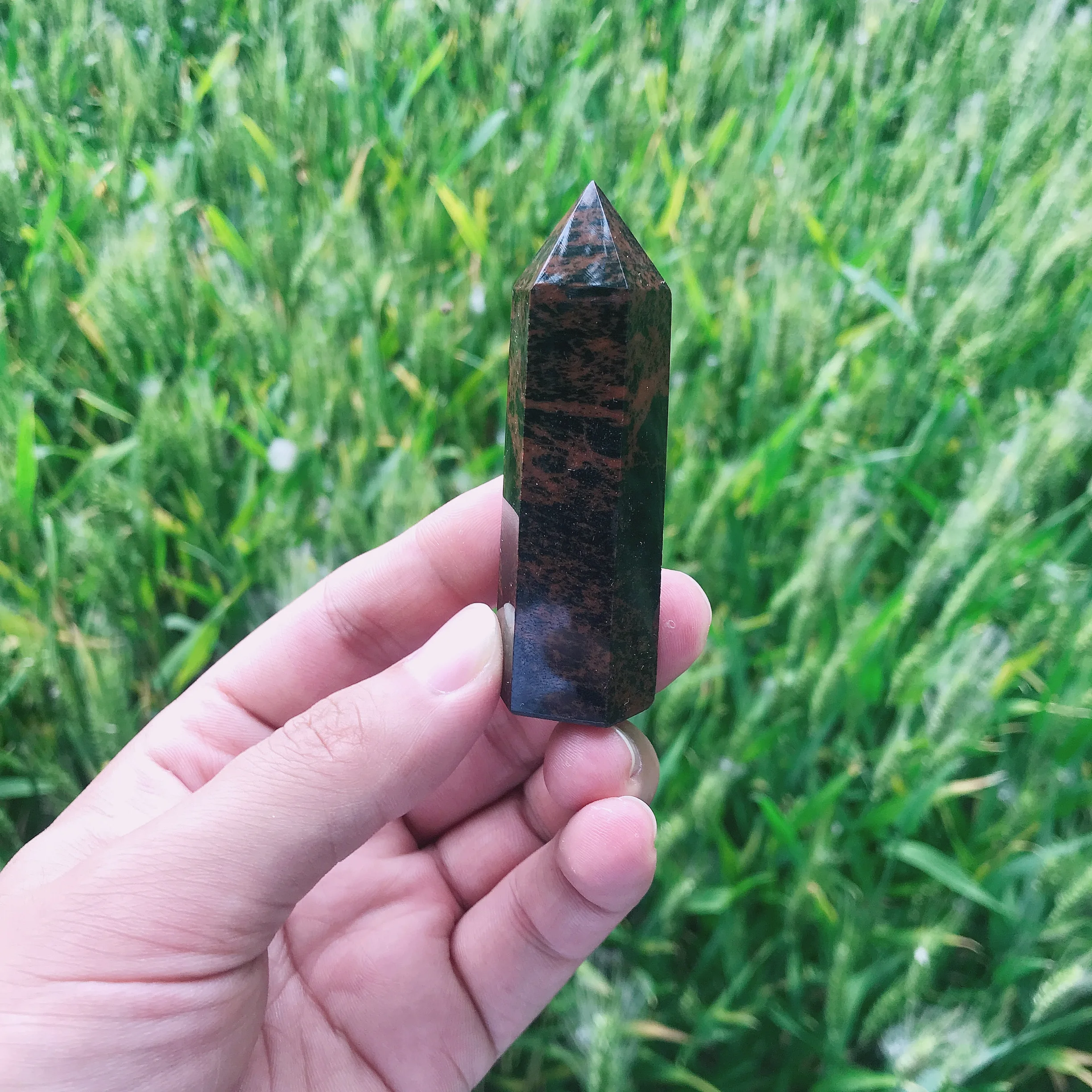 

Natural Red Quartz Crystal Tower Obsidian Crystal Energy Healing Stone Fish Tank Accessories Living Room Home Decoration