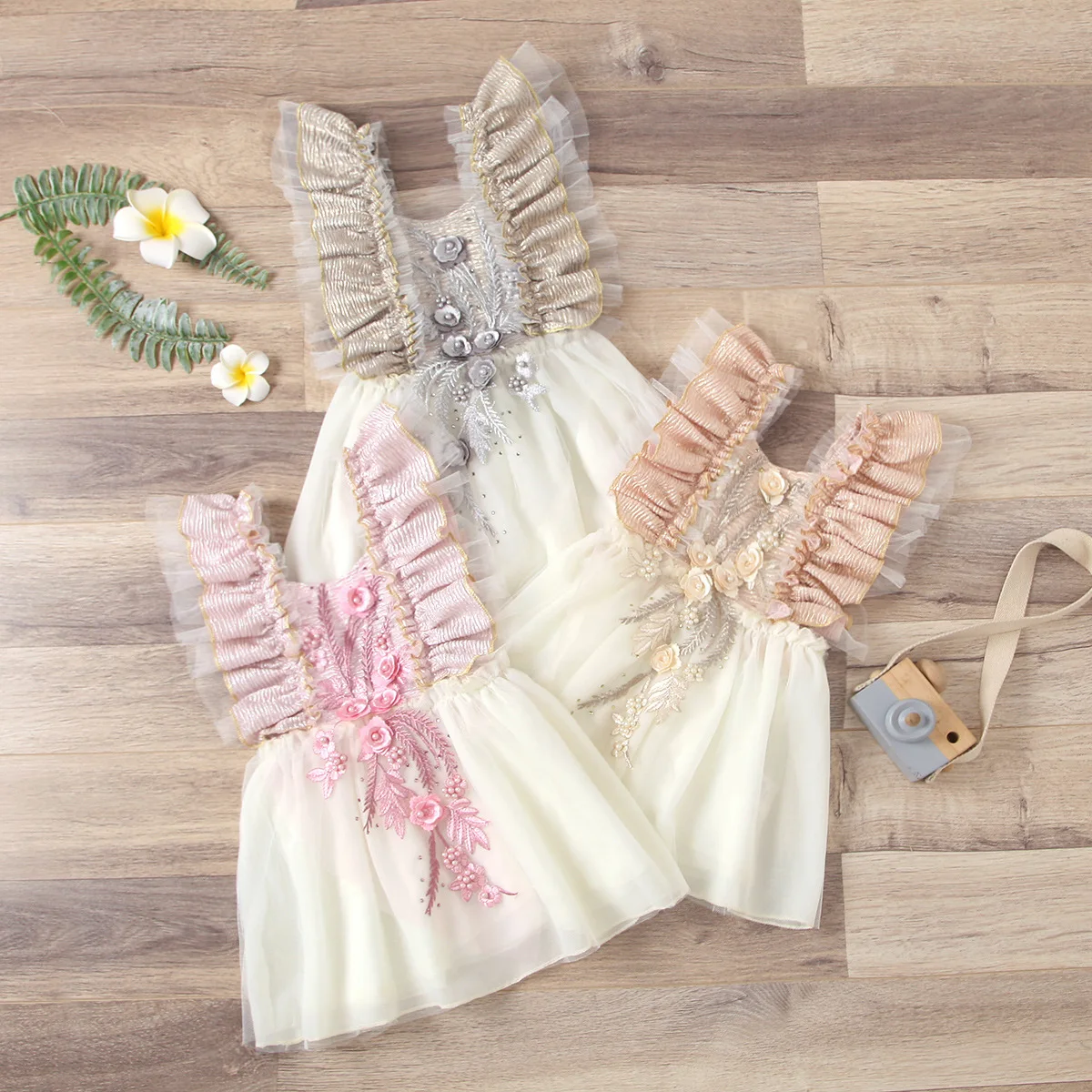 

Летнее платье с цветочной вышивкой, без рукавов, с высокой талией