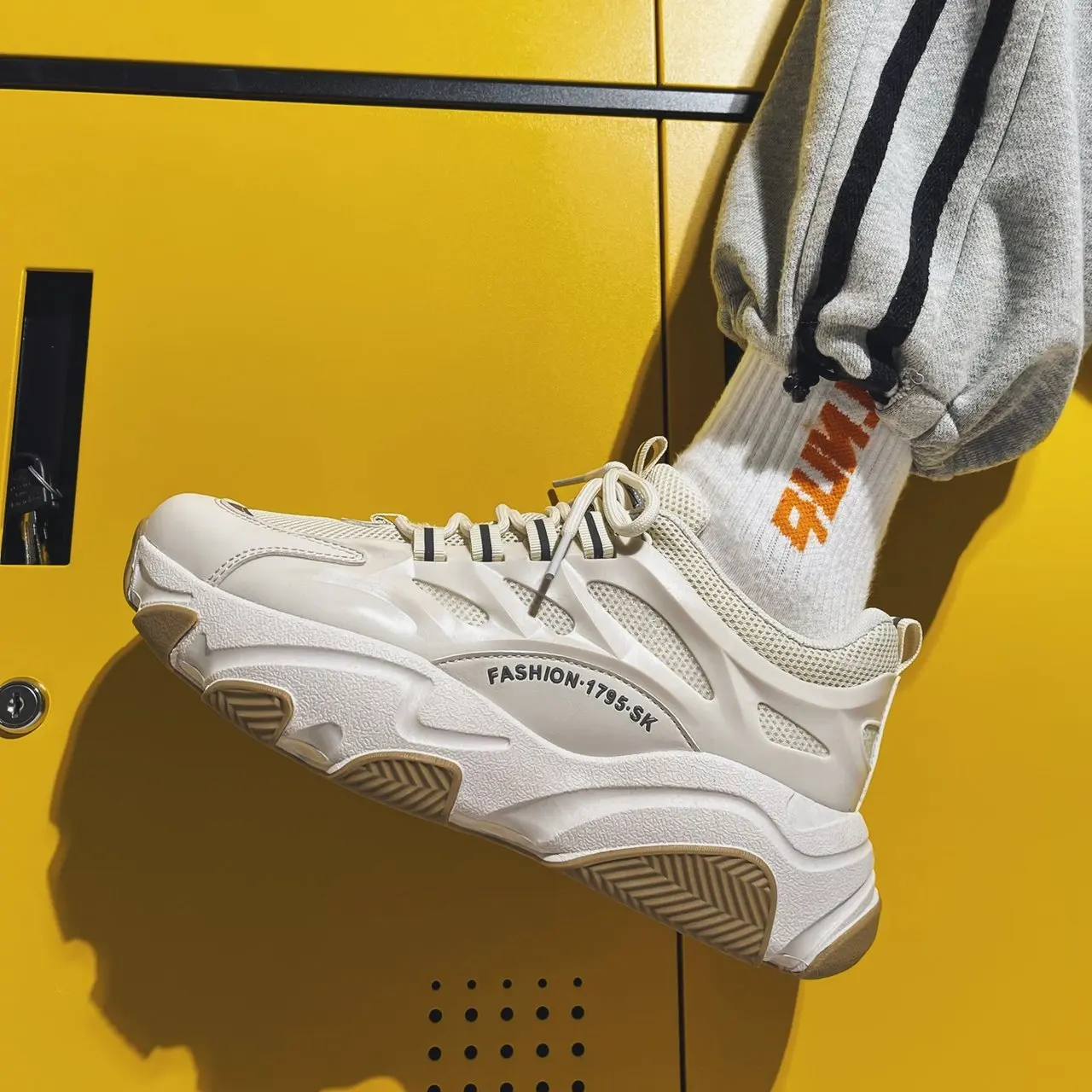 

GSQHY Autumn new Men's Casual Shoes Fashion Thick Bottom Man Fashion Sneakers Zapatillas Hombre 2020 Breathable Men Sneakers